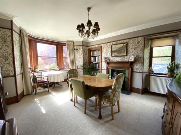 DINING ROOM .JPG