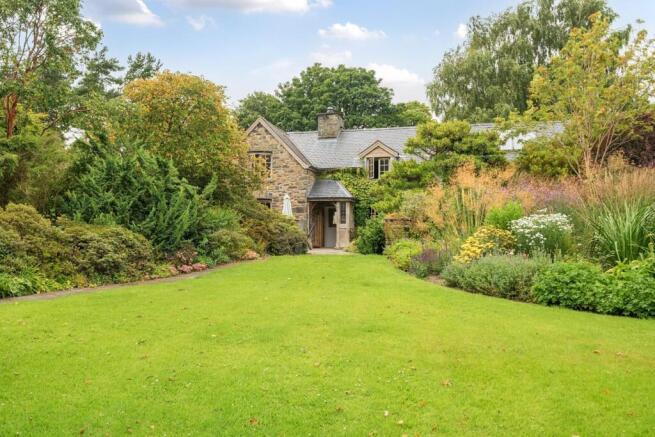 Garden view to property.jpg