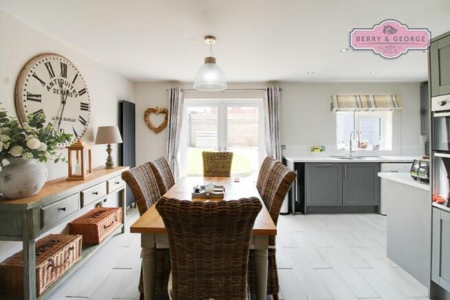 KITCHEN / DINER
