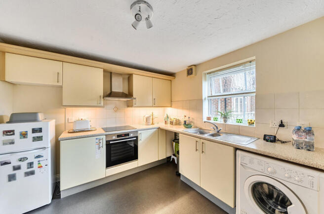 Winn Road, Highfield, Southampton, Hampshire, SO17 photo 3