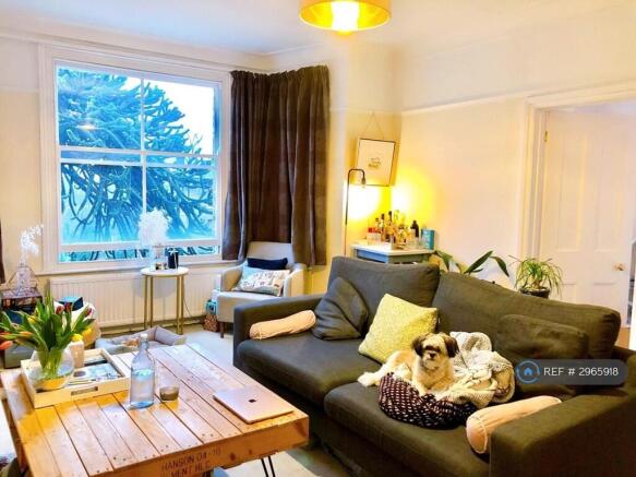 Lounge/Dining Area