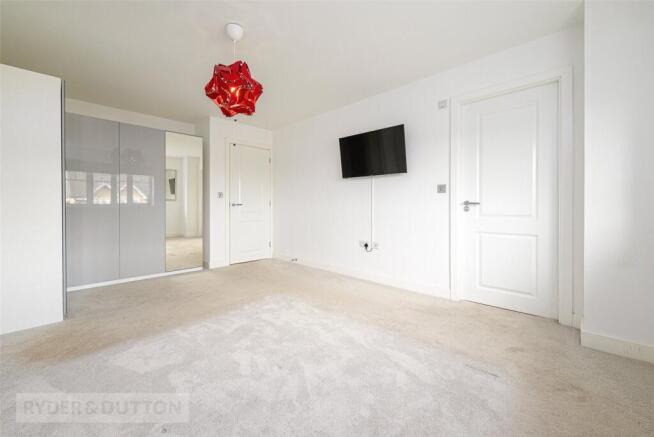 4 bed Detached for sale Image 11