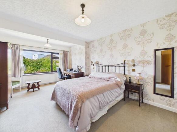 3 bed Semi-Detached Bungalow for sale Image 5