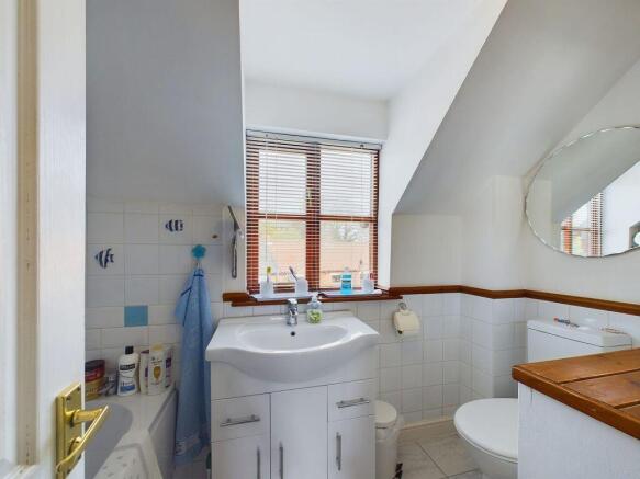 3 bed Terraced for sale Image 12