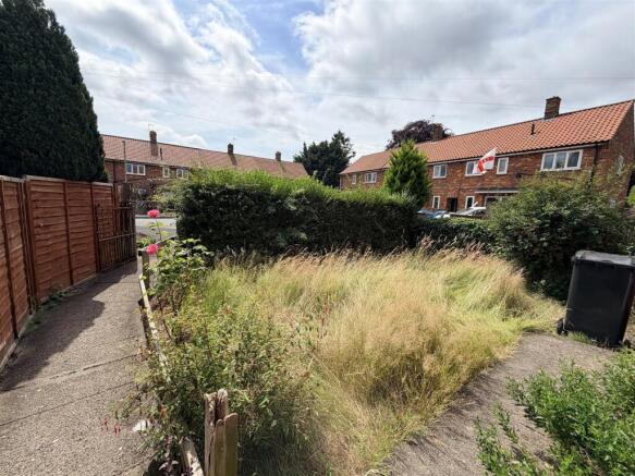 3 bed Terraced for sale Image 11