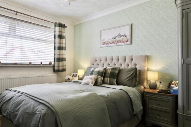2 bed Semi-Detached Bungalow for sale Image 12