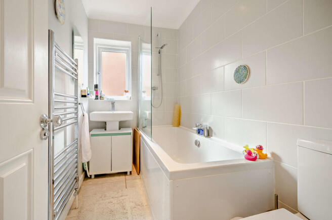 8682845-interior1...