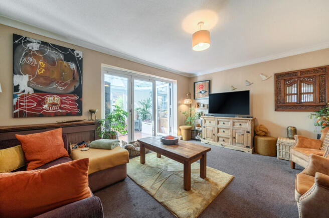 1380724-5-69147bd...