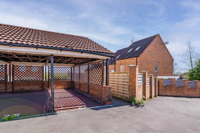 3 bed Town House for sale Image 5