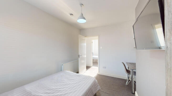 4 bed House to rent Image 8