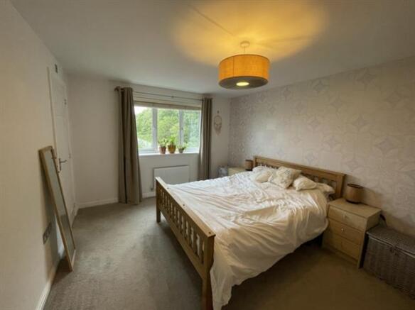 5 bed Detached to rent Image 9