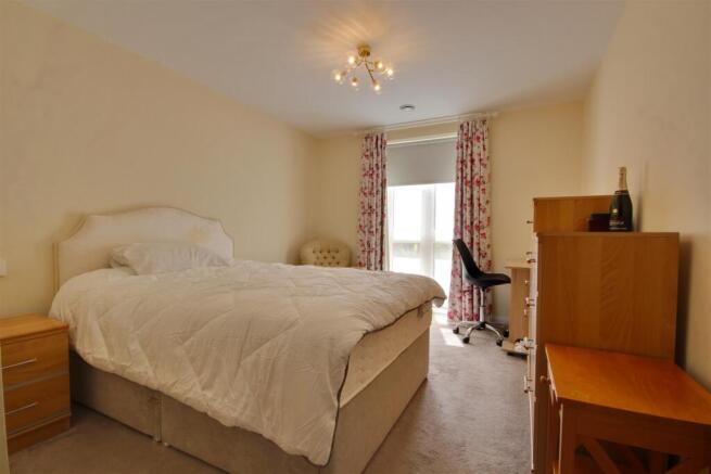 2 bed Flat for sale Image 9
