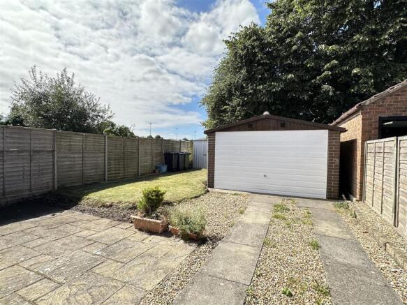 2 bed Semi-Detached Bungalow to rent Image 8