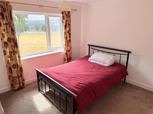 3 bed Semi-Detached for sale Image 11