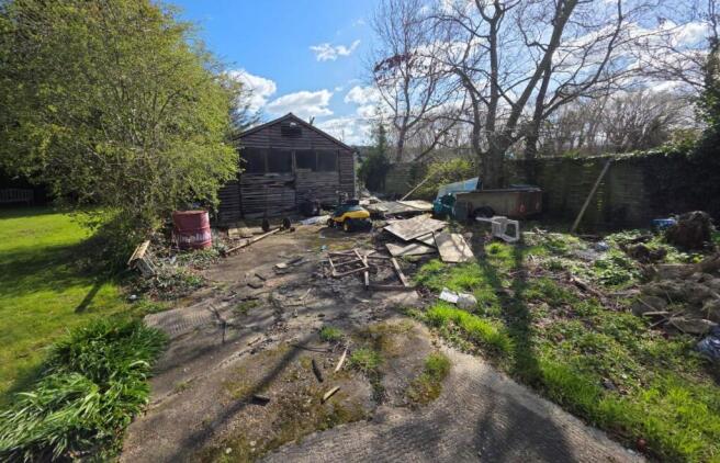 Janeen, Ruskin Road, Stanford-le-Hope, Essex, SS17 0LF photo 5