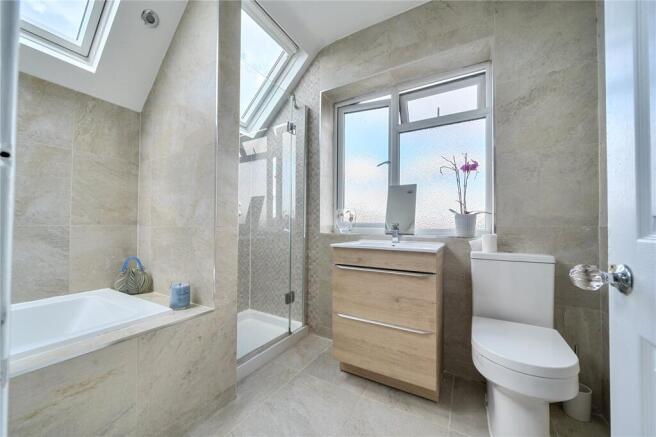 5 bed Detached for sale Image 7