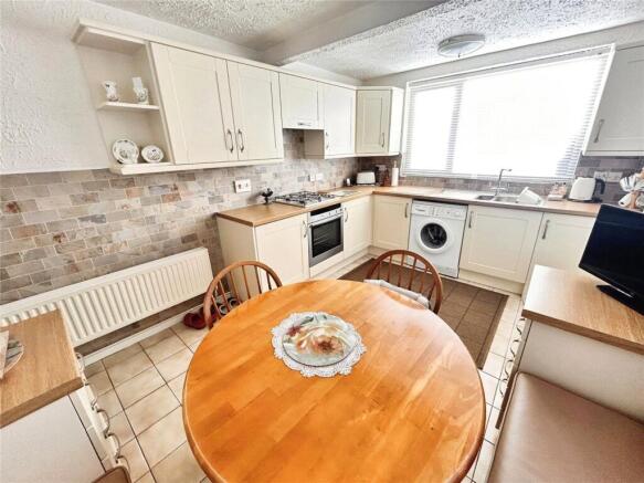 Springfield Gardens, Ilkeston, Derbyshire, DE7 photo 2