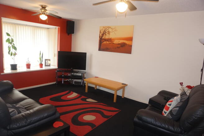 Lounge 1.JPG