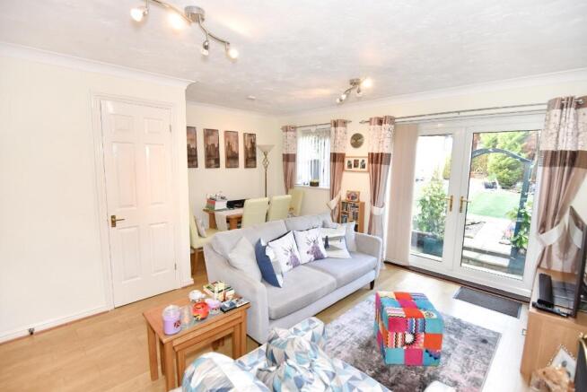 Lounge/Dining Room