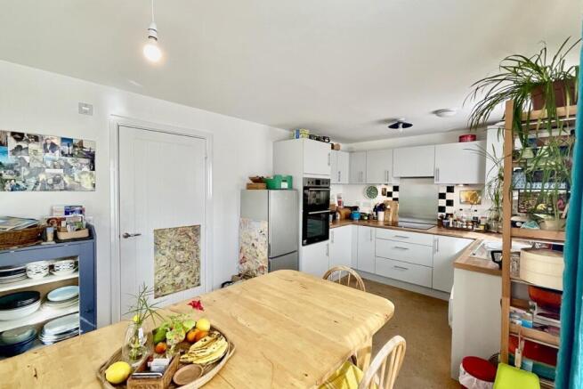 3 bed Semi-Detached for sale Image 10