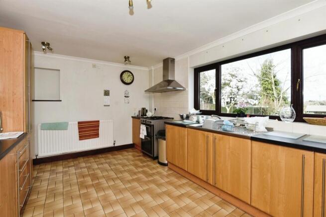 Kitchen: