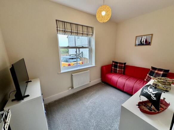 5 bed Detached for sale Image 8