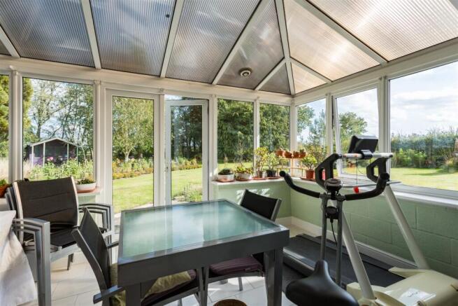 5 bed Detached for sale Image 10