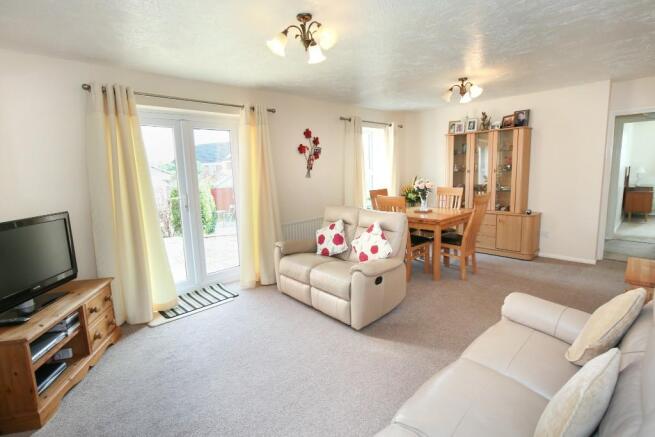 Lounge/Dining Room