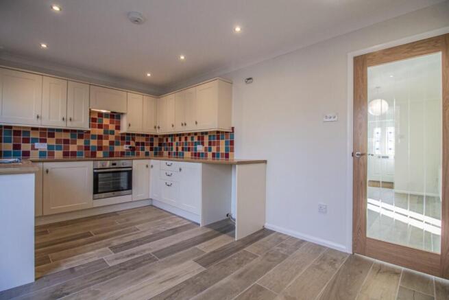 15 Brackenwood Crescent [Kitchen] 01.jpg