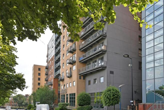 2 bed Apartment to rent Image 6