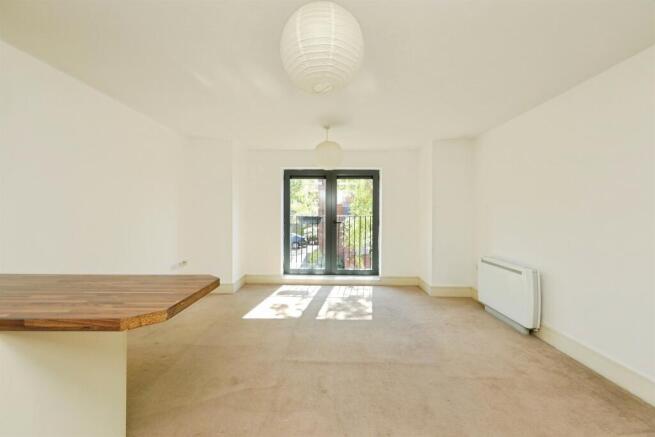 2 bed Flat for sale Image 6
