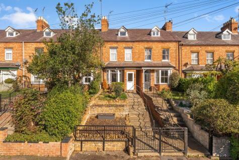 Warwick Road, Banbury - Over 1400 square feet