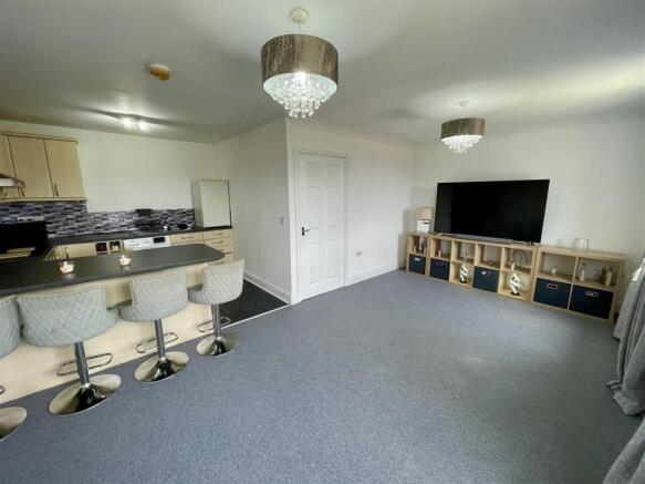 Lounge/Kitchen