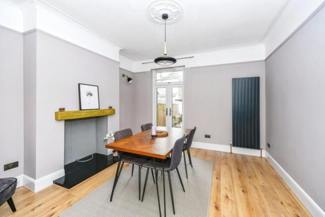 Lounge/Dining Room