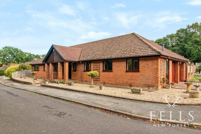 4-bed detached on Avon Park, Ringwood, BH24, £750,000