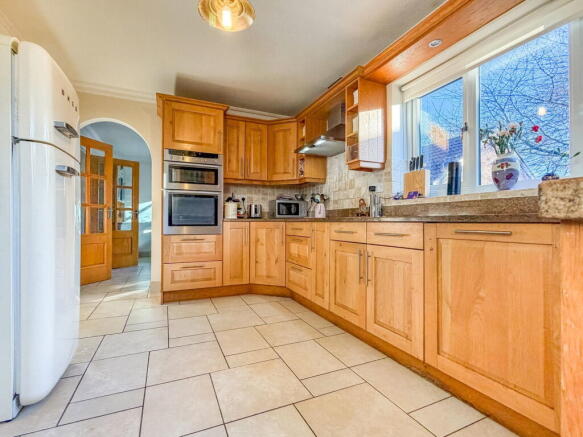 4 bed Detached for sale Image 9