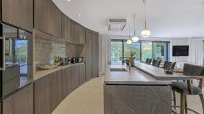 Flat 11, 56, The Avenue, Poole BH13 6LW