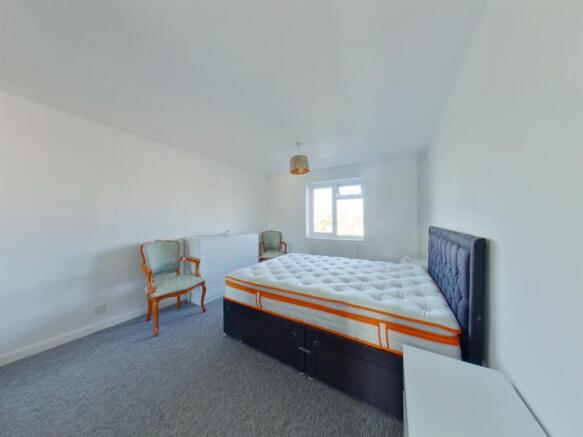 Bedroom 1.jpg