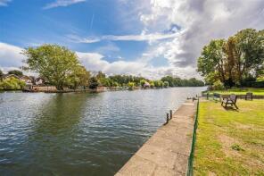 51, Thamespoint, Fairways, Teddington TW11 9PP