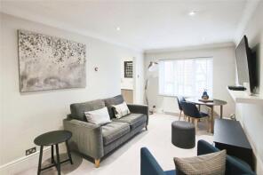 Flat 2, Jones House, High Street, Bray, Maidenhead SL6 2AH