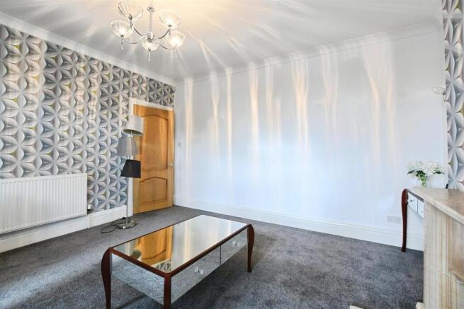 5 bed Semi-Detached for sale Image 8