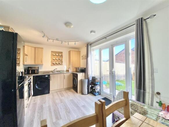 3 bed Semi-Detached for sale Image 4