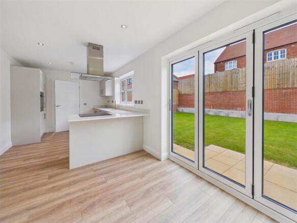 4 bed Detached for sale Image 4