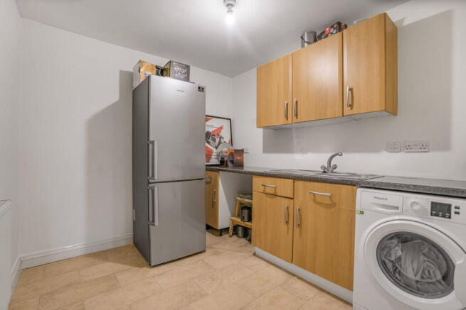 5 bed Detached for sale Image 7
