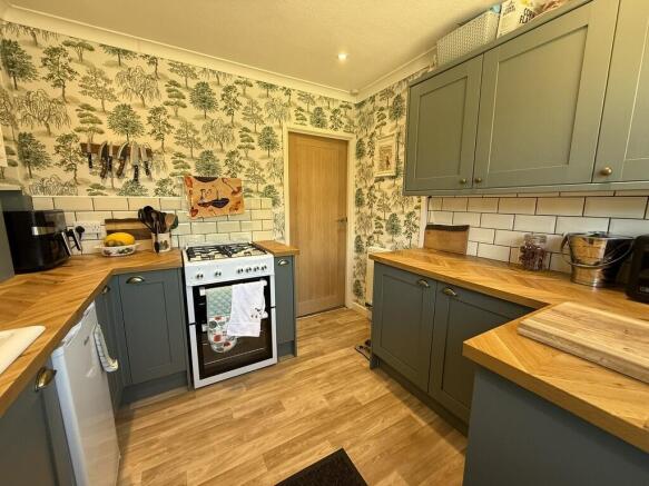 2 bed Semi-Detached Bungalow for sale Image 6