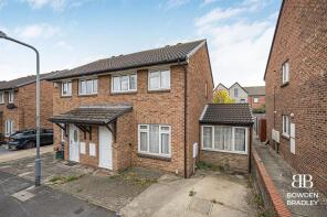 42, Andrew Close, Hainault, Ilford IG6 2UG
