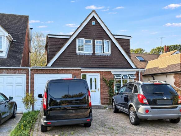 5-bed detached on Bellhouse Road, Leigh-on-sea, SS9, £650,000