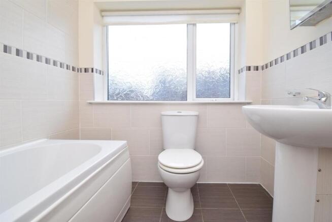 2 bed Terraced to rent Image 10