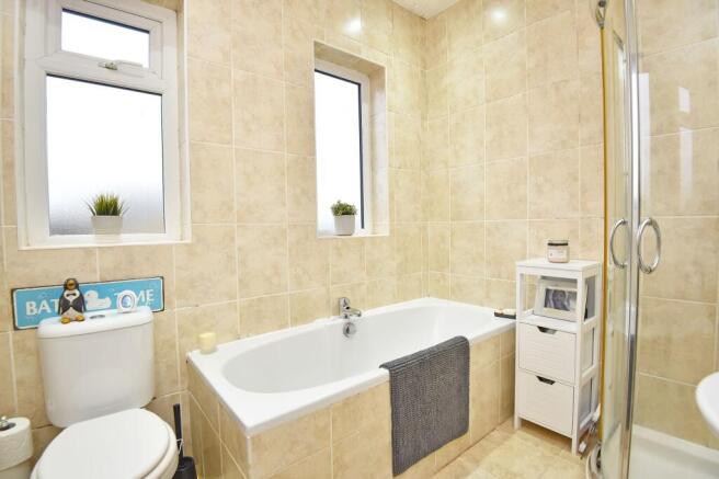 3 bed House for sale Image 4
