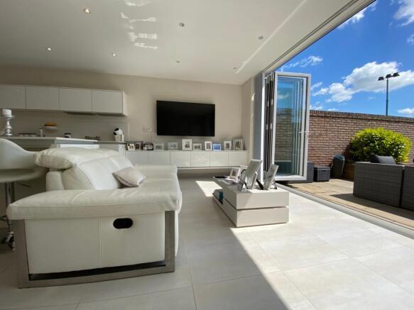 The Hamptons - bi-fo